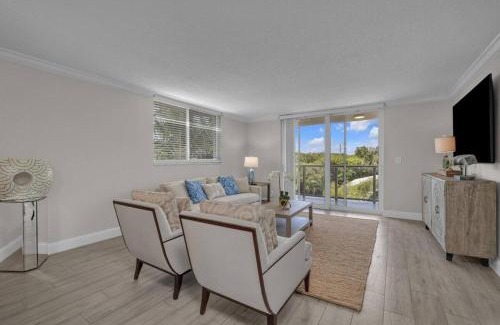 Boca Raton Apartment | Luxury - 2BR 2BA - Balcony - Right Across From the Beach