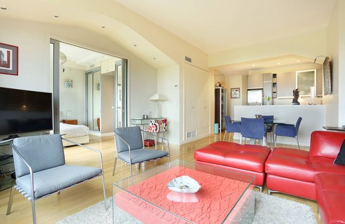 Champs-Elysees Apartment | Luxury 2BR/2BA/Champs-Élysées/Montaigne/Superb Views/Central Air/MOBILITY RENTAL