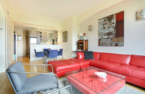 Champs-Elysees Apartment | Luxury 2BR/2BA/Champs-Élysées/Montaigne/Superb Views/Central Air/MOBILITY RENTAL