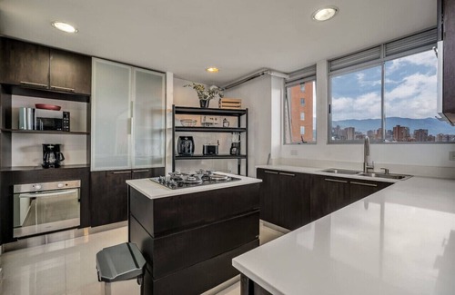 Lalinde Apartment | Luxury 2BR Apt near Provence