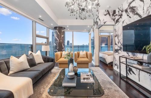 Toronto Entertainment District Apartment | Luxury 2Br Condo Entertainment District Downtown CN Tower View Balcony Pool & Hot Tub