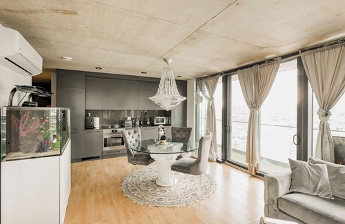 Griffintown Condo | Luxury 2BR Condo in Griffintown w/Pool and Terrace Views - LLadro House