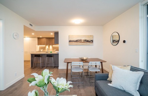 Surrey Condo | Luxury 2BR Condo w/Great View in Surrey Center