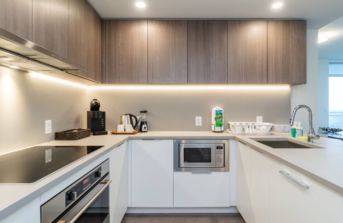 Surrey Condo | Luxury 2BR Condo w/Great View in Surrey Center
