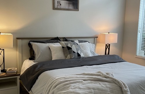 Lower Lonsdale Condo | Luxury 2BR+Den condo w/patio - Steps to Ocean, Shipyards/Lolo/Brewery Districts