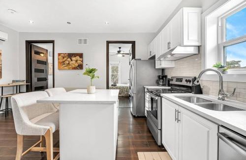 Landsdale House | Luxury 2BR Home Near DT GO Hospitals Waterfalls