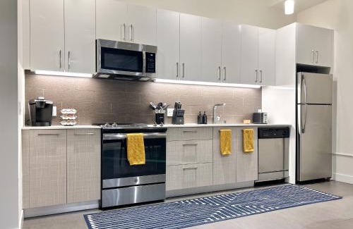 Historic Core Apartment | Luxury 2BR in DTLA w Jacuzzi & Rooftop Views