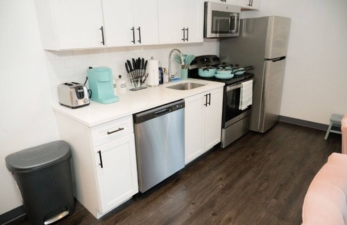Newark Apartment | ⭐️Luxury 2BR LOFT W/King BD near NYC & 🇺🇸Dream Mall🛍