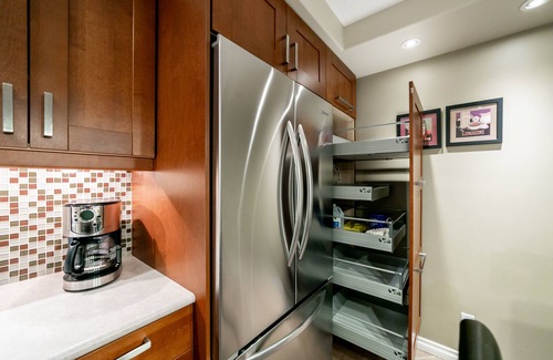 Jasper Place Condo | Luxury 2br near JasperPlace