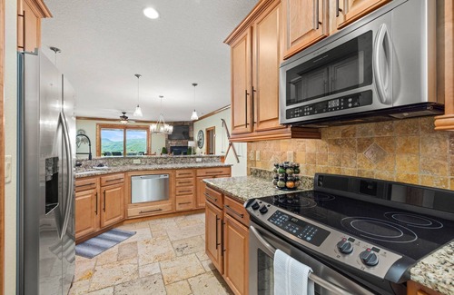 Banner Elk Condo | Luxury 2BR Retreat Stunning Mountain Views 1D