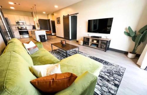 Louisville Apartment | Luxury 2BR Skyline Views Near Downtown Louisville