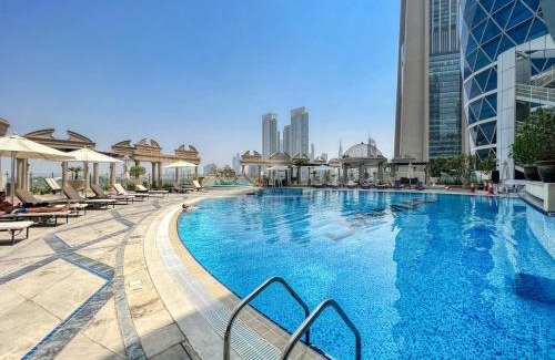 DIFC Apartment | Luxury 2BR with Pool Near Dubai Mall, Burj Khalifa, Metro