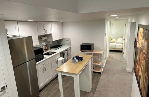 Crown Hill House | Luxury 2br1ba w/Hot tub, patio, crib & vanity