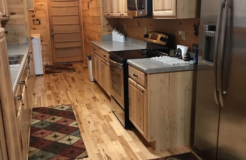 Vein Mountain Cabin | Luxury 3/2 Log Cabin/Fast WiFi