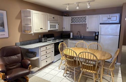 East Burke Condo | Luxury 3/4 Bedroom Slopeside Condominuim Overlooking Sherburne Lift