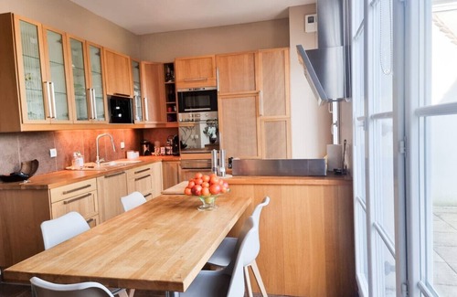 Le Plessis-Robinson Apartment | Luxury 3 bedroom apartment in the city center