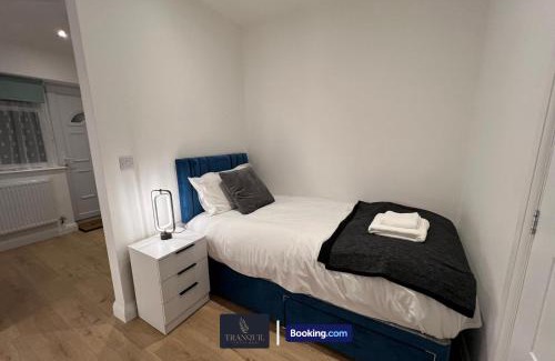 Littlemore Villa | Luxury 3 Bed, 2 Bathroom By Tranquil Ventures Short Lets & Serviced Accommodation Littlemore With Free Private Parking