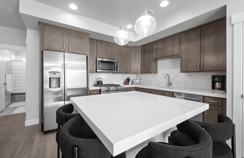 Park City House | Luxury 3 bed/3 bath townhome in Park City, Sauna, 10 min to world-class skiing