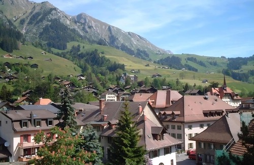 Chateau-d'Oex Apartment | Luxury 3 Bed apartment, panoramic mountain views, 5* Spa Facilities -