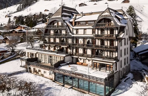 Chateau-d'Oex Apartment | Luxury 3 Bed apartment, panoramic mountain views, 5* Spa Facilities -