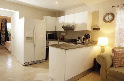 Weston Apartment | Luxury 3 Bed Apartment within Lantana Resort with Direct Pool Access