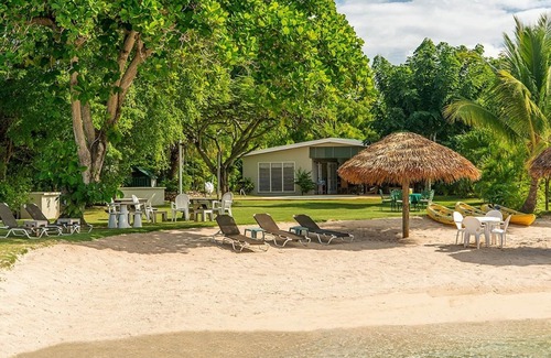 Discovery Bay Villa | Luxury 3 Bed Beach Villa in Discovery Bay - Fully Staffed
