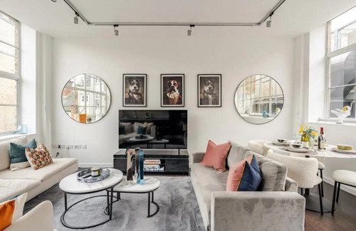 Soho Apartment | Luxury 3 Bed Central Soho Apartment