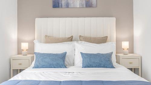Cirencester Apartment | Luxury 3-Bed Cirencester Apartment with garden, parking and EV charger