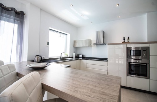 Puerto del Carmen Villa | Luxury 3 bed, 2 bath villa in central Puerto del Carmen with free WiFi & Air Con