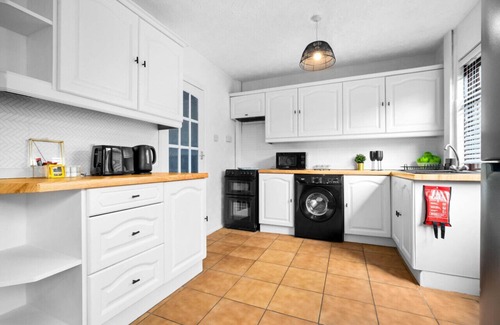 Walsall House | Luxury 3 Bed House - Garden - Parking