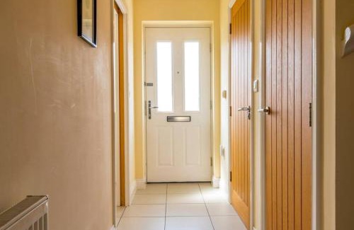 Cribbs Causeway House | Luxury 3 Bed house, 8 people, with street parking!