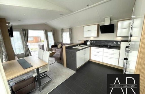 Netley House | Luxury 3 bed mobile home on the sea
