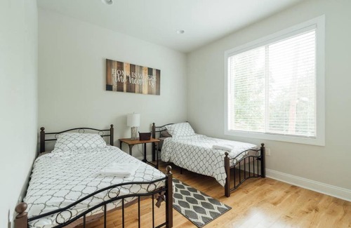 South Philadelphia House | Luxury 3 bed near PENN / CHOP with skyline view!