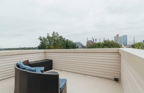 South Philadelphia House | Luxury 3 bed near PENN / CHOP with skyline view!