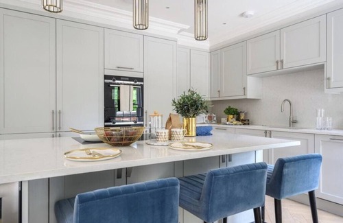 Sunningdale Apartment | Luxury 3-Bed Penthouse w/Large Terrace & Parking