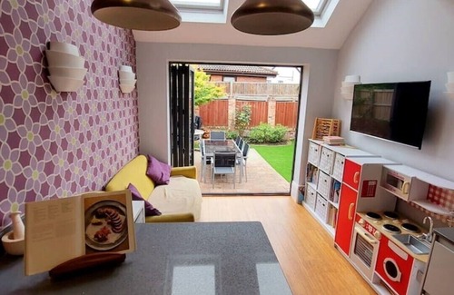 West Bridgford House | Luxury 3-bedroom Family Home With hot tub