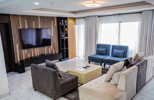 Ofin Apartment | Luxury 3-bedroom with skyline view, bathtub & pool