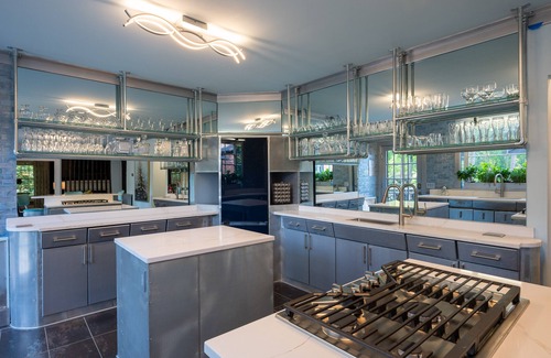 Lewis Mountain House | Luxury 3-bedroom House at UVA - Outdoor Fireplace