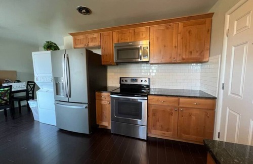 North Salt Lake Apartment | Luxury 3 bedroom modern home minutes Salt Lake