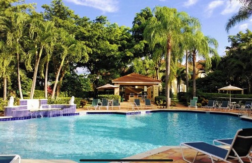 Villages of Palm Beach Lakes Condo | Luxury 3-Bedroom Townhouse in Palm Beach Resort Community