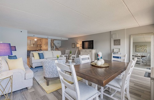 Holcomb Condo | Luxury 3 bedroom 1.5 bath Condo on Magnificent Canandaigua Lake. Sleeps 6.