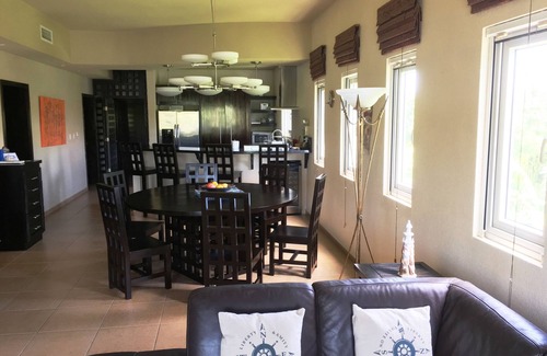 Antoneys Cay Condo | Luxury 3 Bedroom/2 Bath Waterfront Condo in a quiet part of West End, Roatán