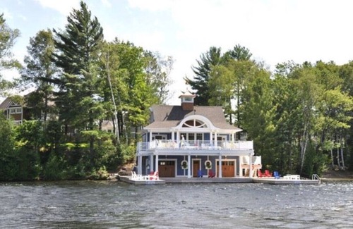 Baysville Villa | Luxury 3 Bedroom, 3 Bathroom Villa on Lake of Bays