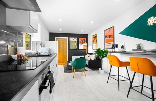 Edgbaston Apartment | Luxury 3 Bedroom Apartment- Terrace