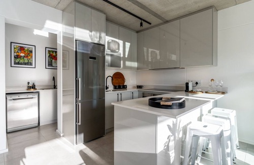 Plumstead Apartment | Luxury 3 bedroom apartment at the Alphen Glen