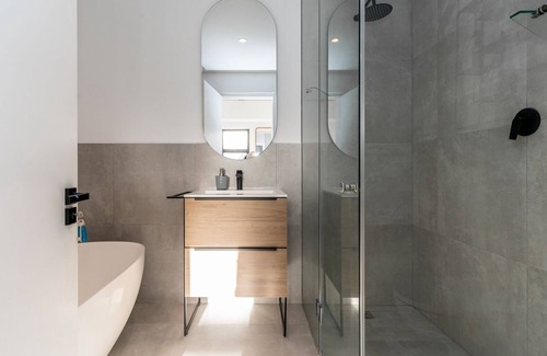 Plumstead Apartment | Luxury 3 bedroom apartment at the Alphen Glen