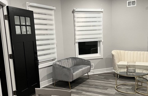 Westwood House | Luxury 3 Bedroom Apartment Downtown , Next to Train & Bus to NYC