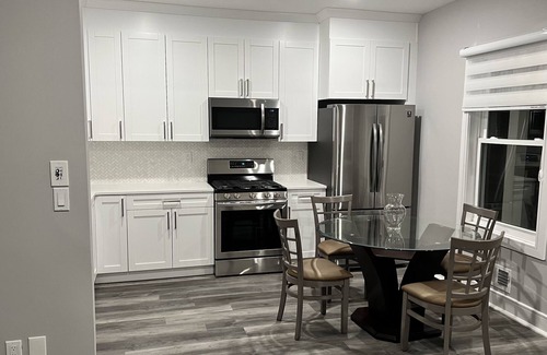 Westwood House | Luxury 3 Bedroom Apartment Downtown , Next to Train & Bus to NYC