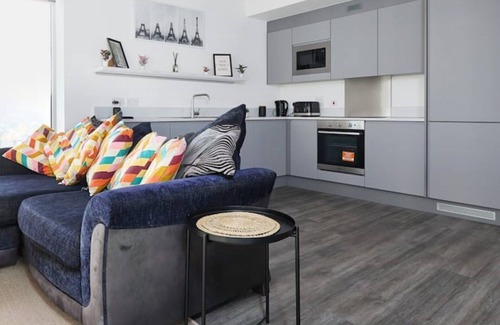 Abbey Wood Apartment | Luxury 3 Bedroom Apartment London. Free parking