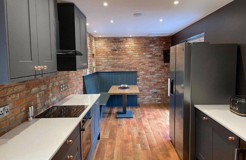 Yeovil Apartment | Luxury 3 Bedroom Apartment in the Heart of Yeovil